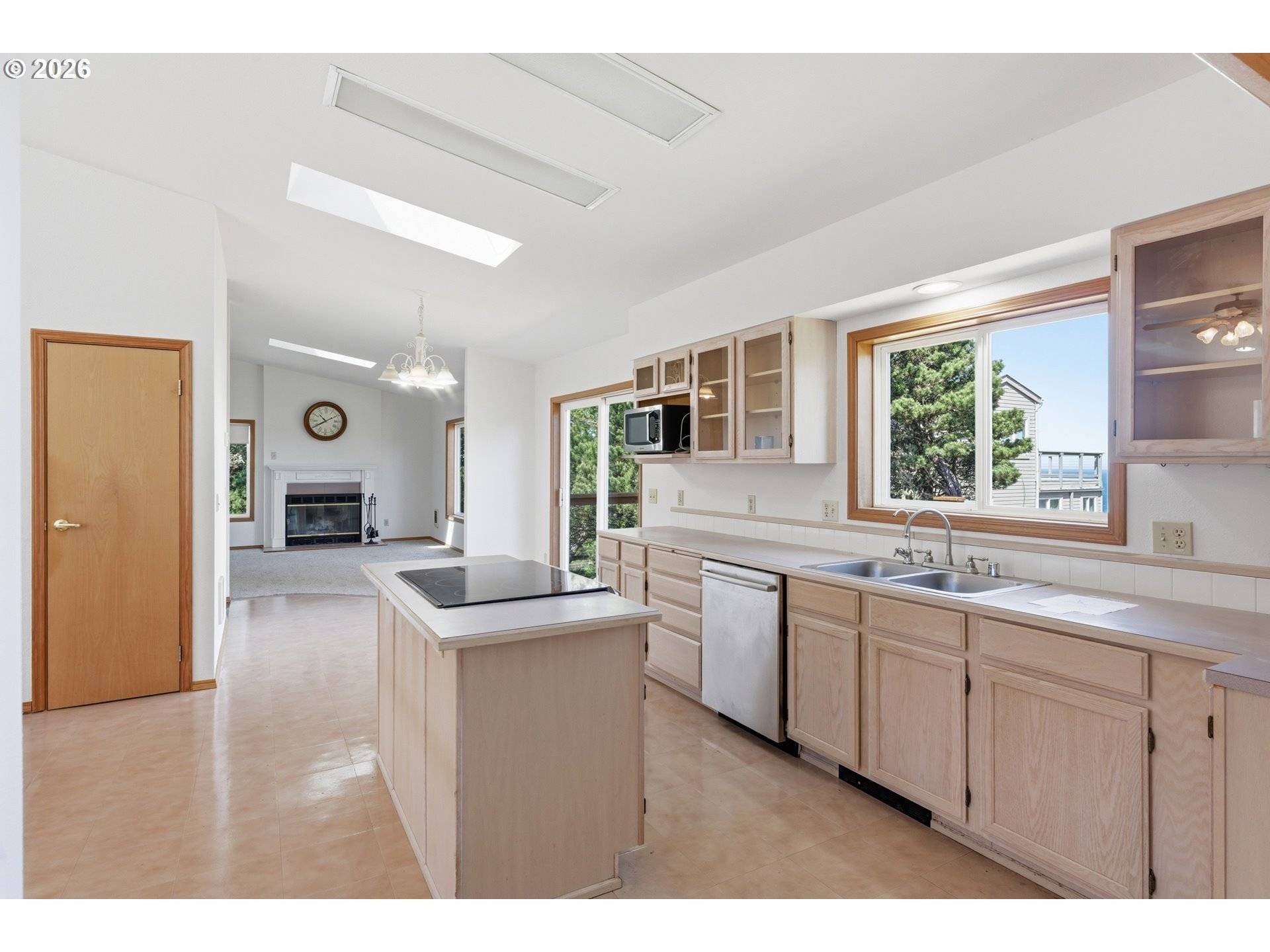 220 FLAKE ST, Port Orford, OR 97465