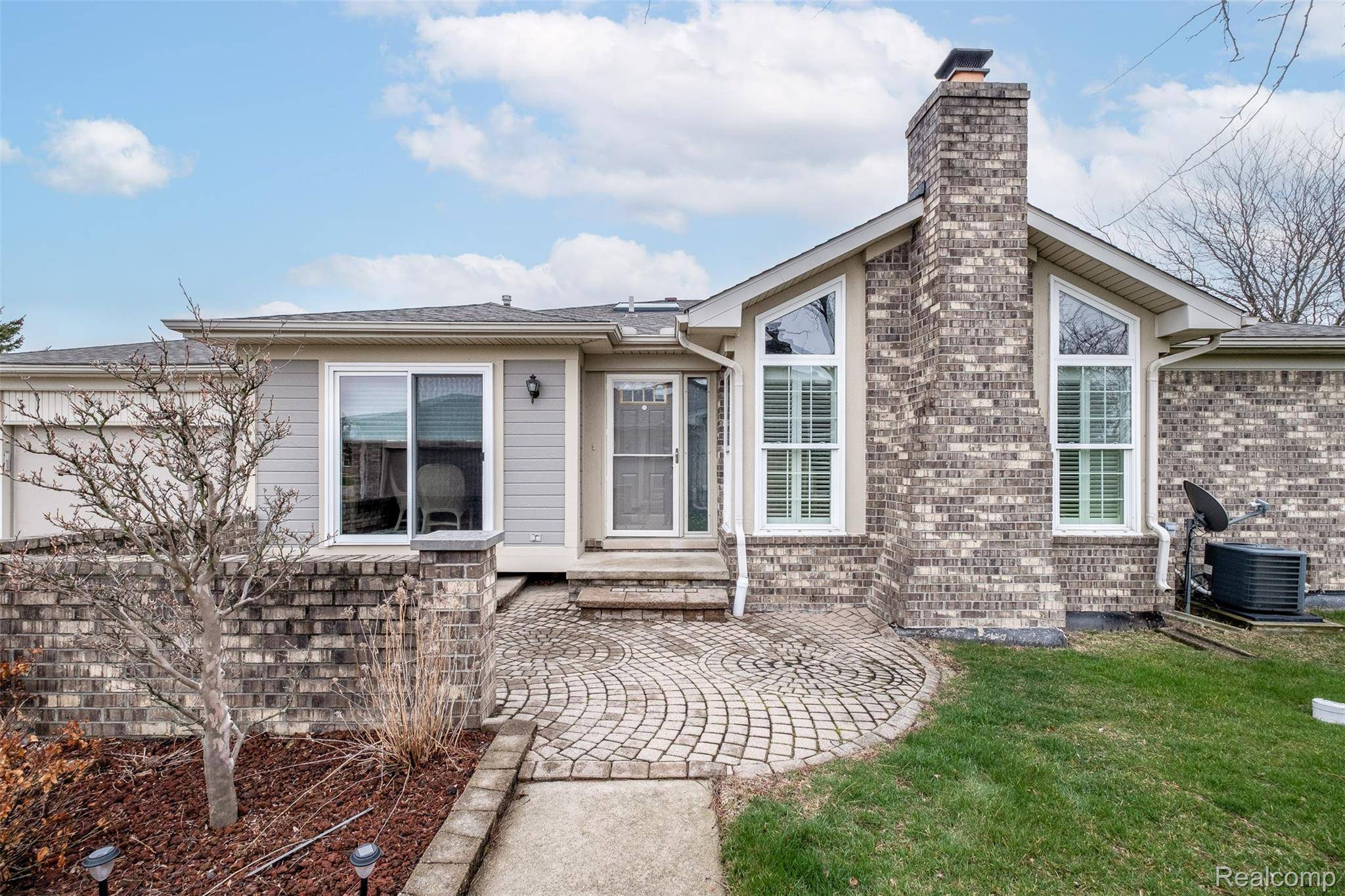 18040 Port Salem DR #17, Macomb Township, MI 48044