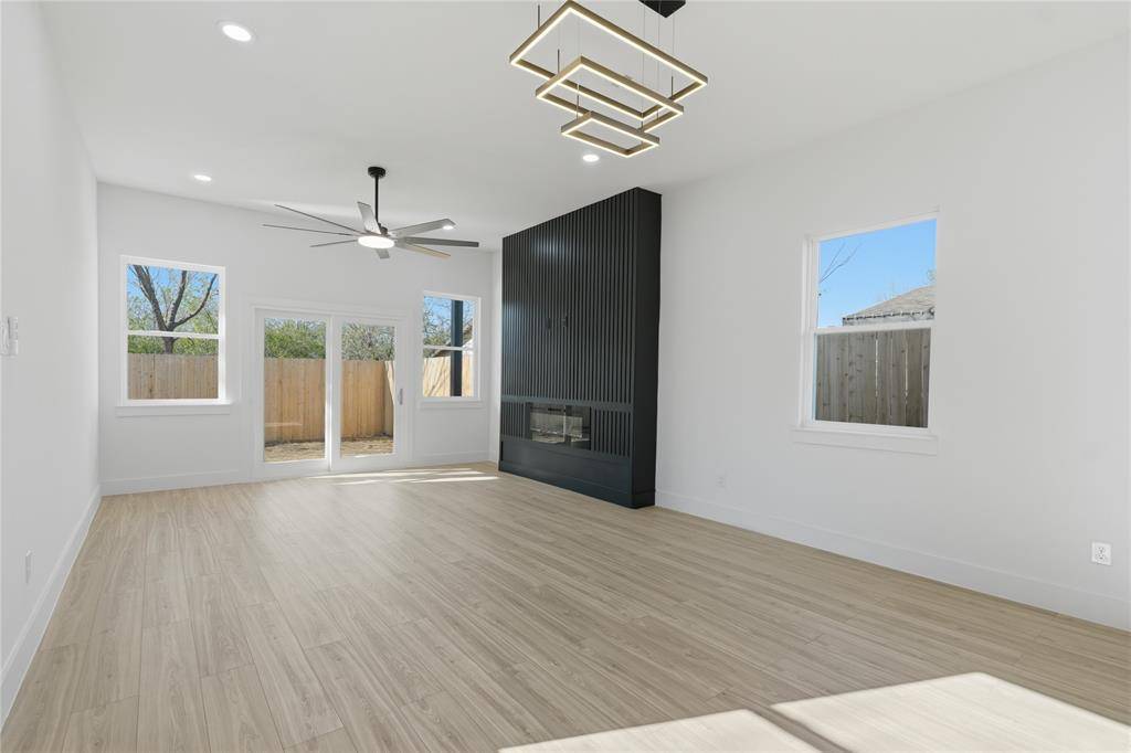 4215 Carpenter Avenue, Dallas, TX 75210