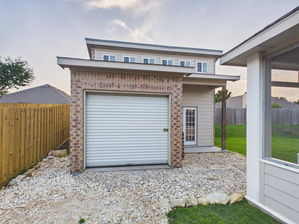 921 Mill Pond Drive, Midlothian, TX 76065