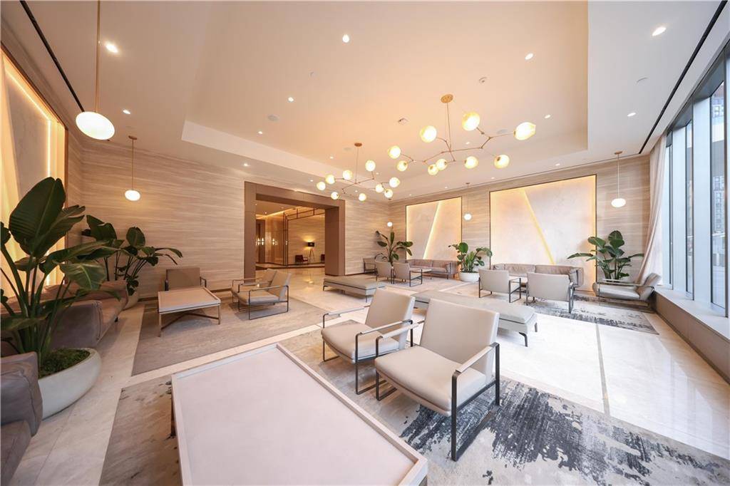 3 Court SQ #5411, Long Island City, NY 11101