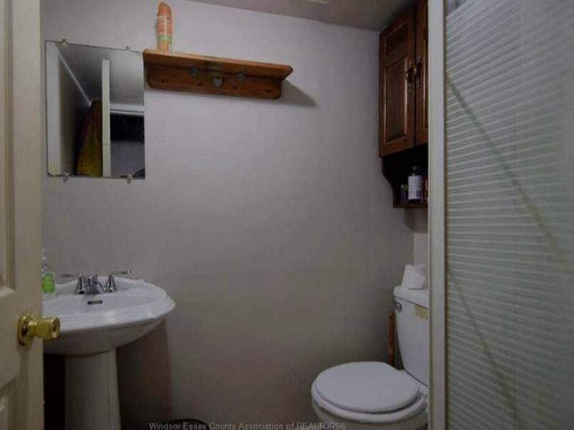 1138 harrison AVE, Windsor, ON N9C 3J5