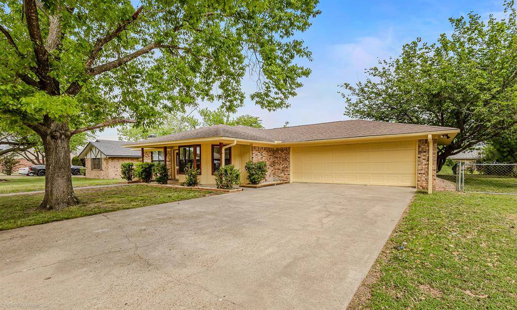 212 W Mcafee Street, Mabank, TX 75147