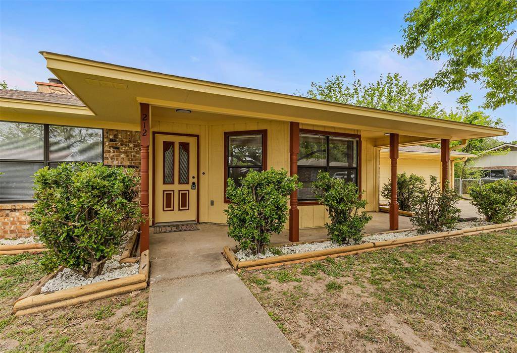 212 W Mcafee Street, Mabank, TX 75147