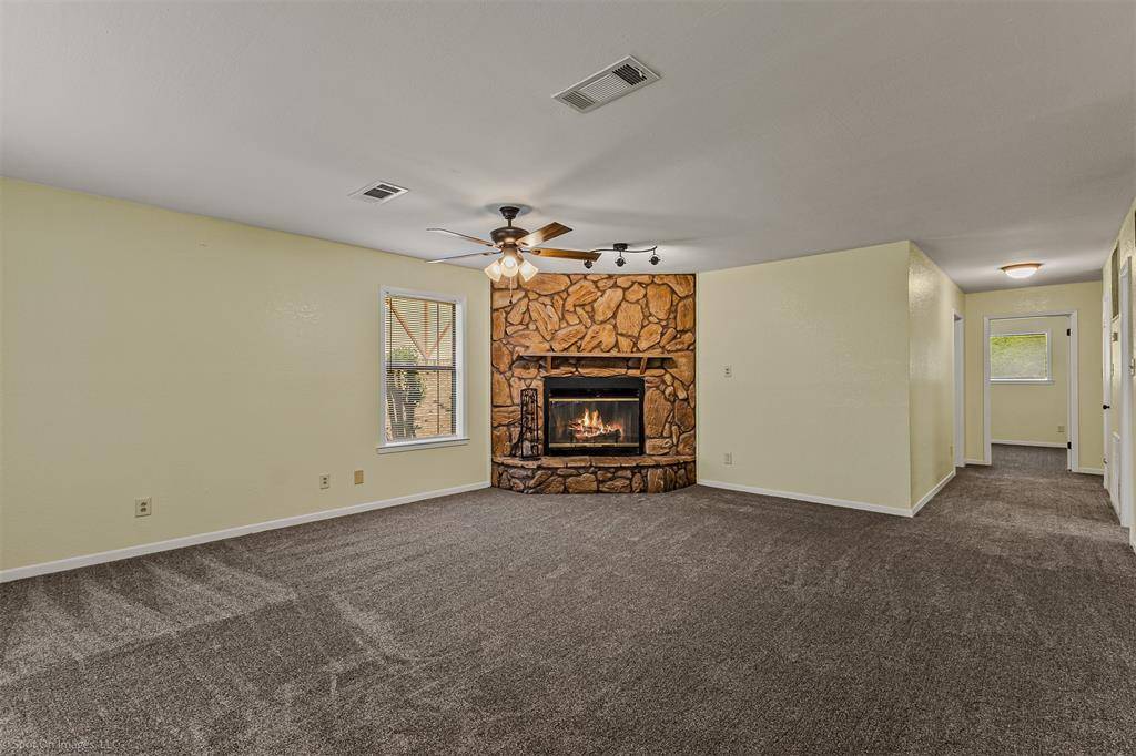 212 W Mcafee Street, Mabank, TX 75147