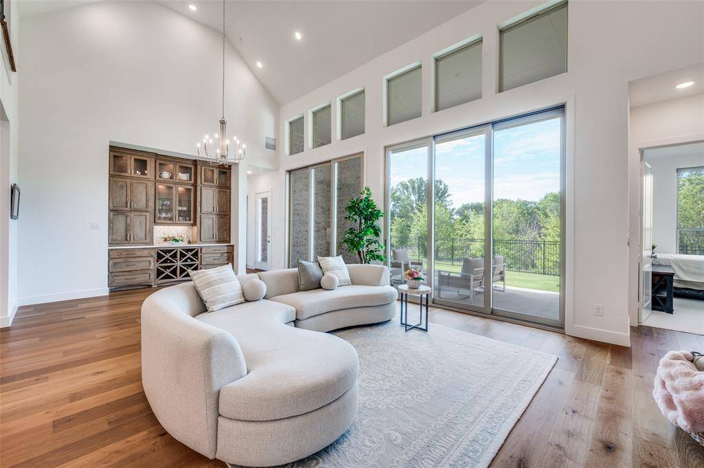 616 Saddle Crest Drive, Aubrey, TX 76227