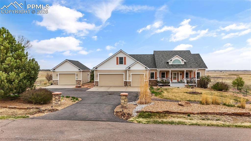 979 Pinehurst CT, Bennett, CO 80102