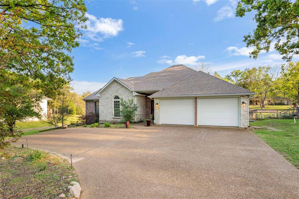 116 1st Oak Drive, Enchanted Oaks, TX 75156