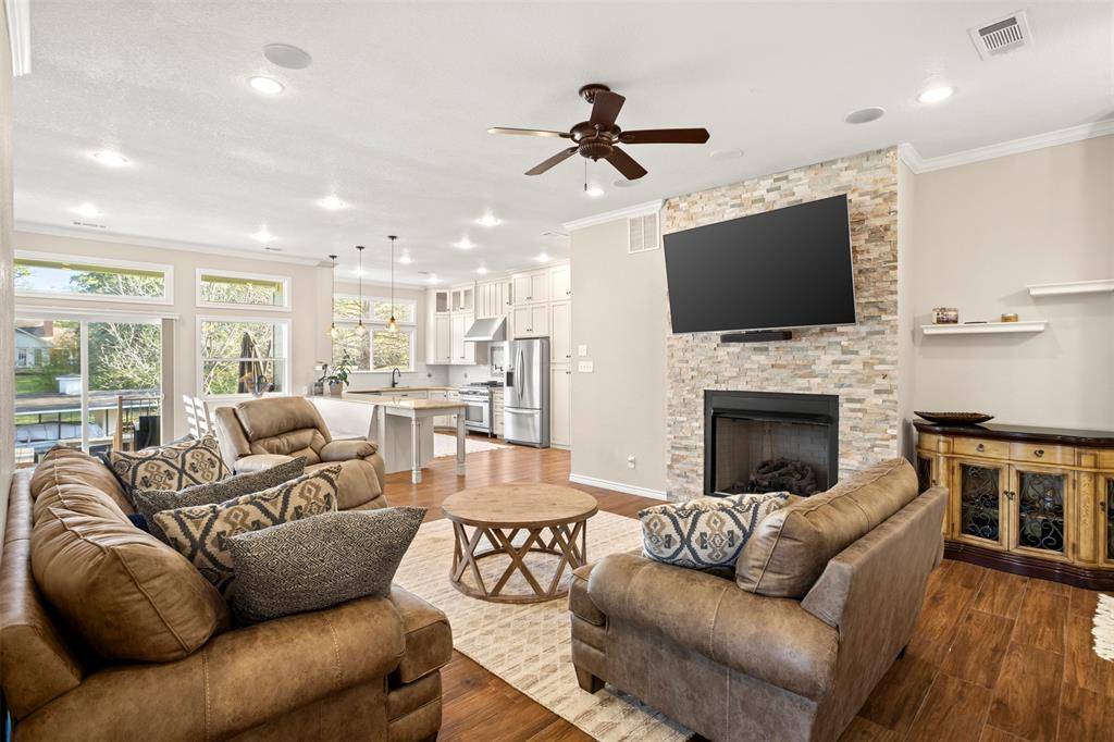 116 1st Oak Drive, Enchanted Oaks, TX 75156