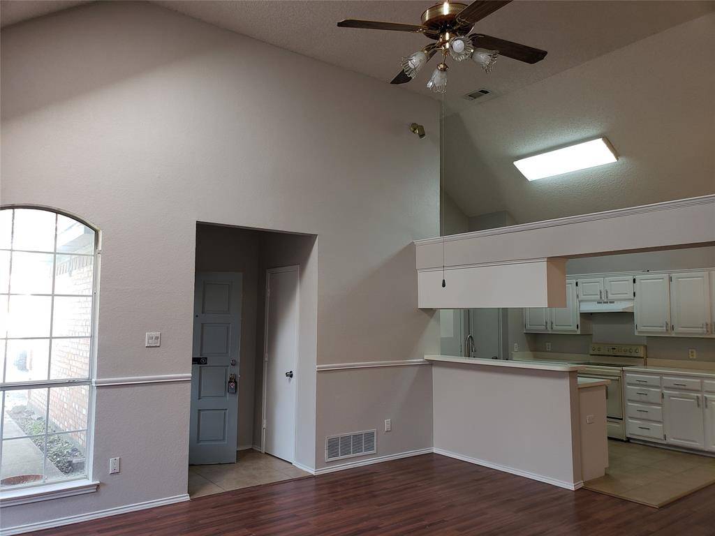 940 S Old Orchard Lane, Lewisville, TX 75067