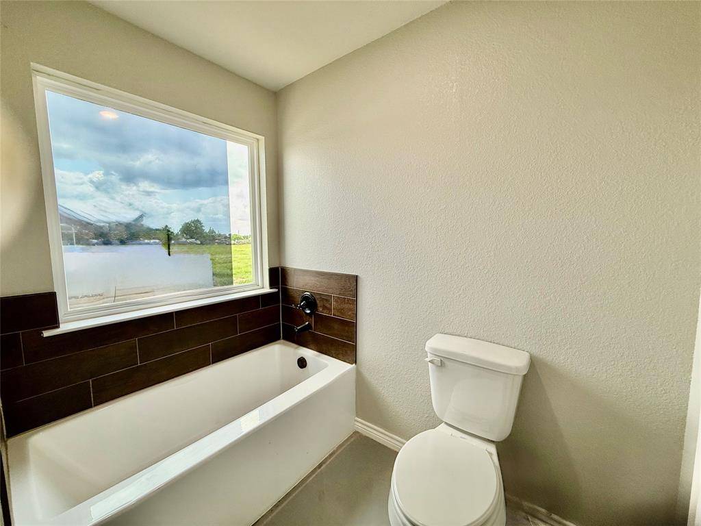 712 Vz County Road 3510, Wills Point, TX 75169