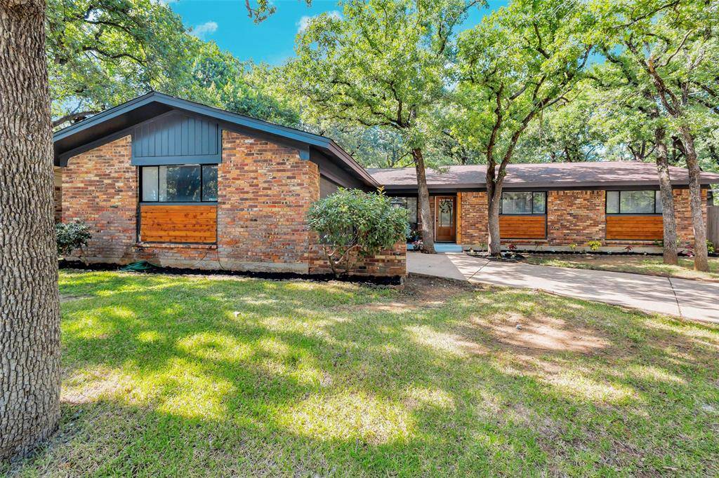 612 Circleview Drive S, Hurst, TX 76054