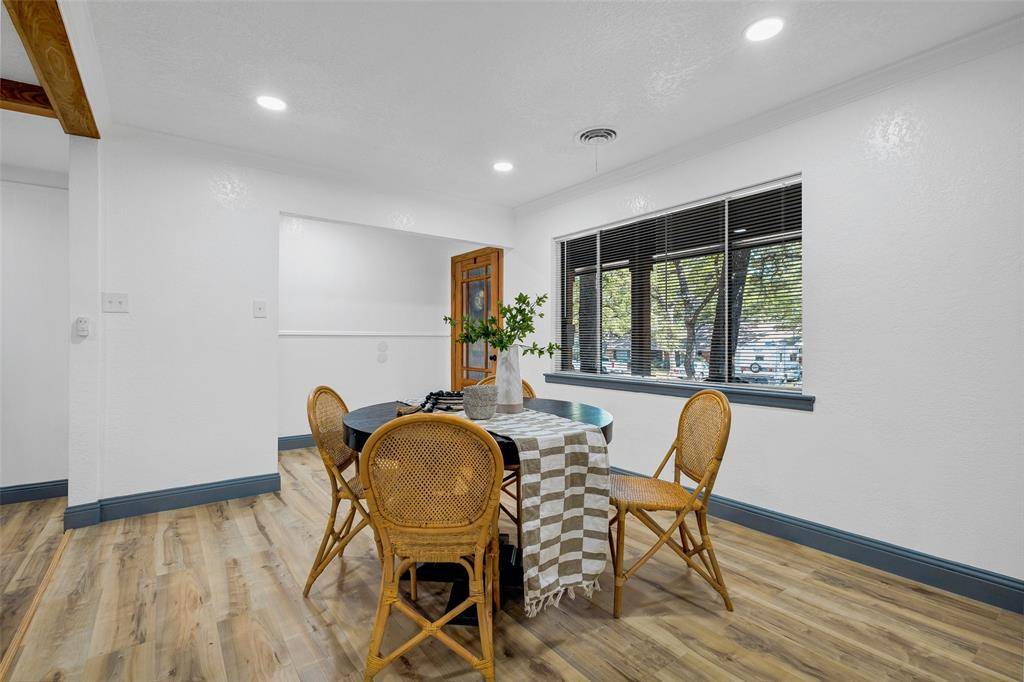 612 Circleview Drive S, Hurst, TX 76054