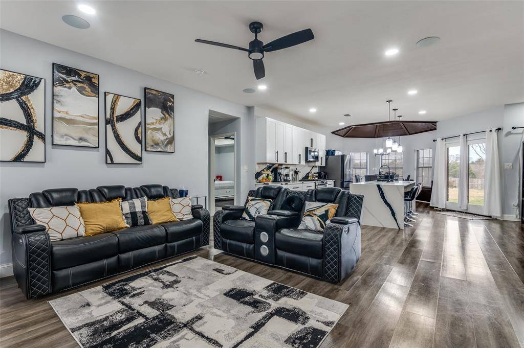 719 Meadowbrooke Circle, Duncanville, TX 75137