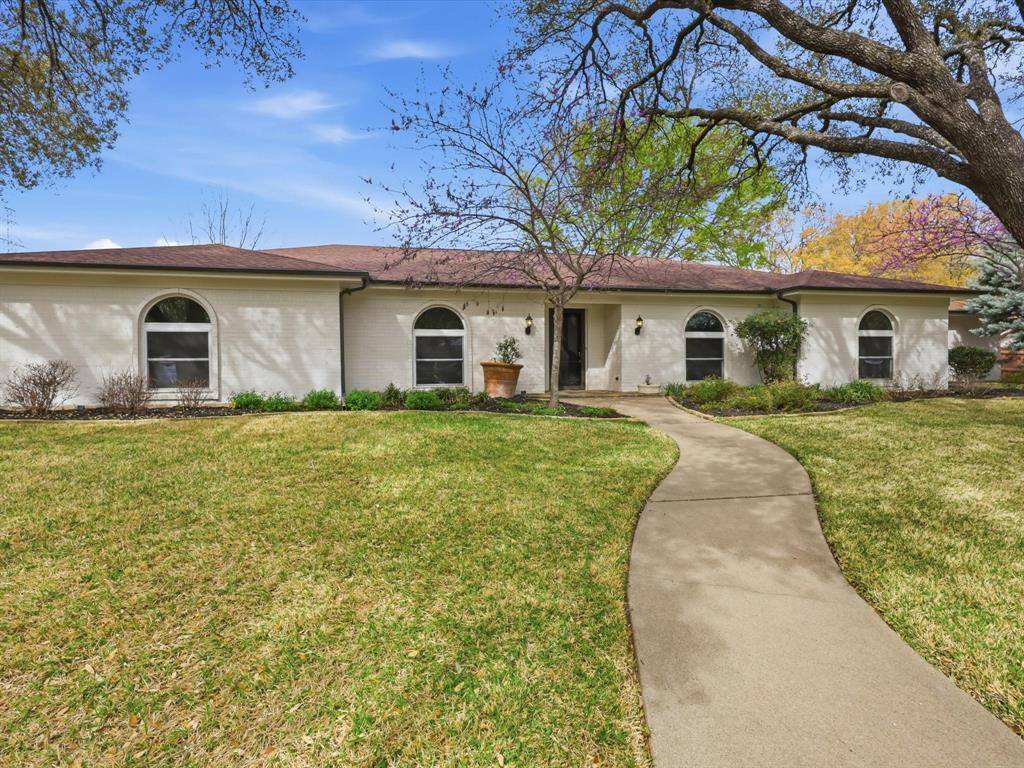 4300 Winding Way, Benbrook, TX 76126