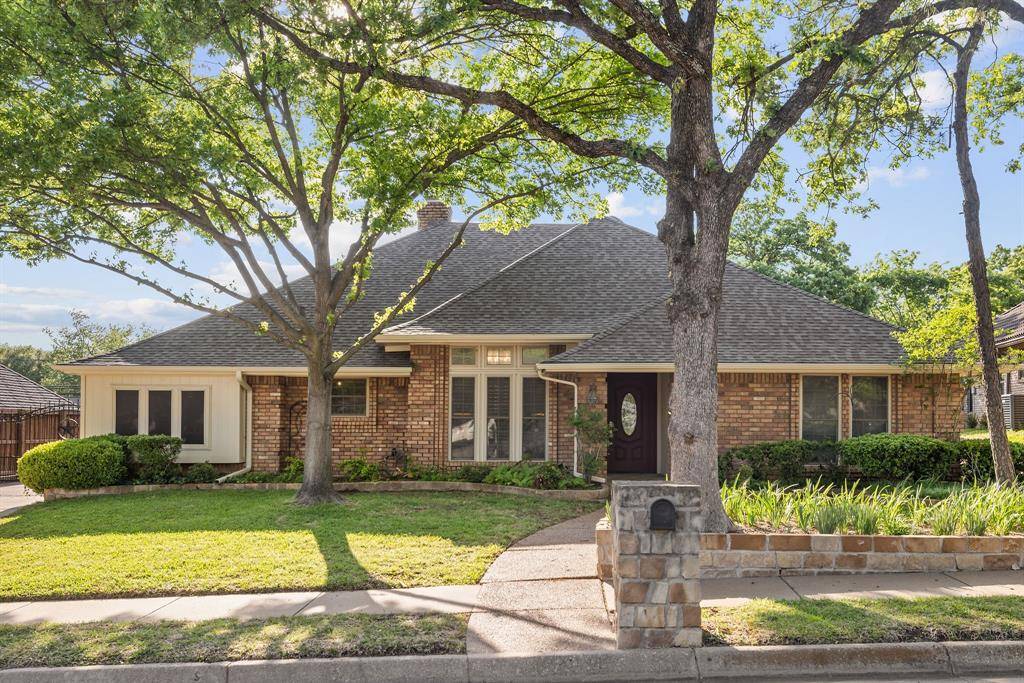 2533 Stonegate Drive N, Bedford, TX 76021