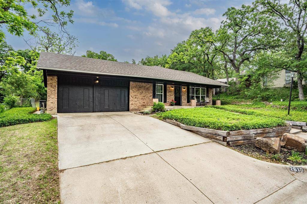 2610 Oak Cliff Lane, Arlington, TX 76012