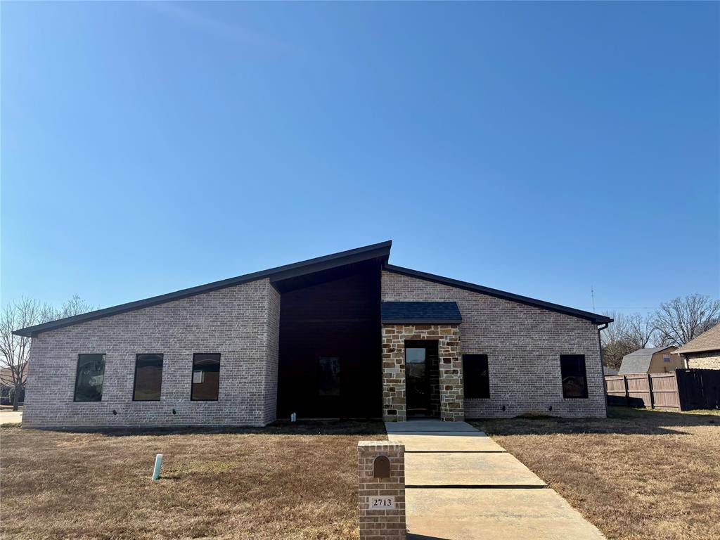2713 Stone Briar Drive, Mount Pleasant, TX 75455