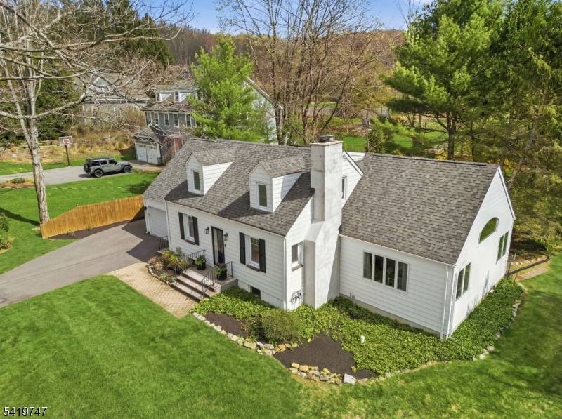 81 MOUNTAIN AVENUE, Mendham Boro, NJ 07945