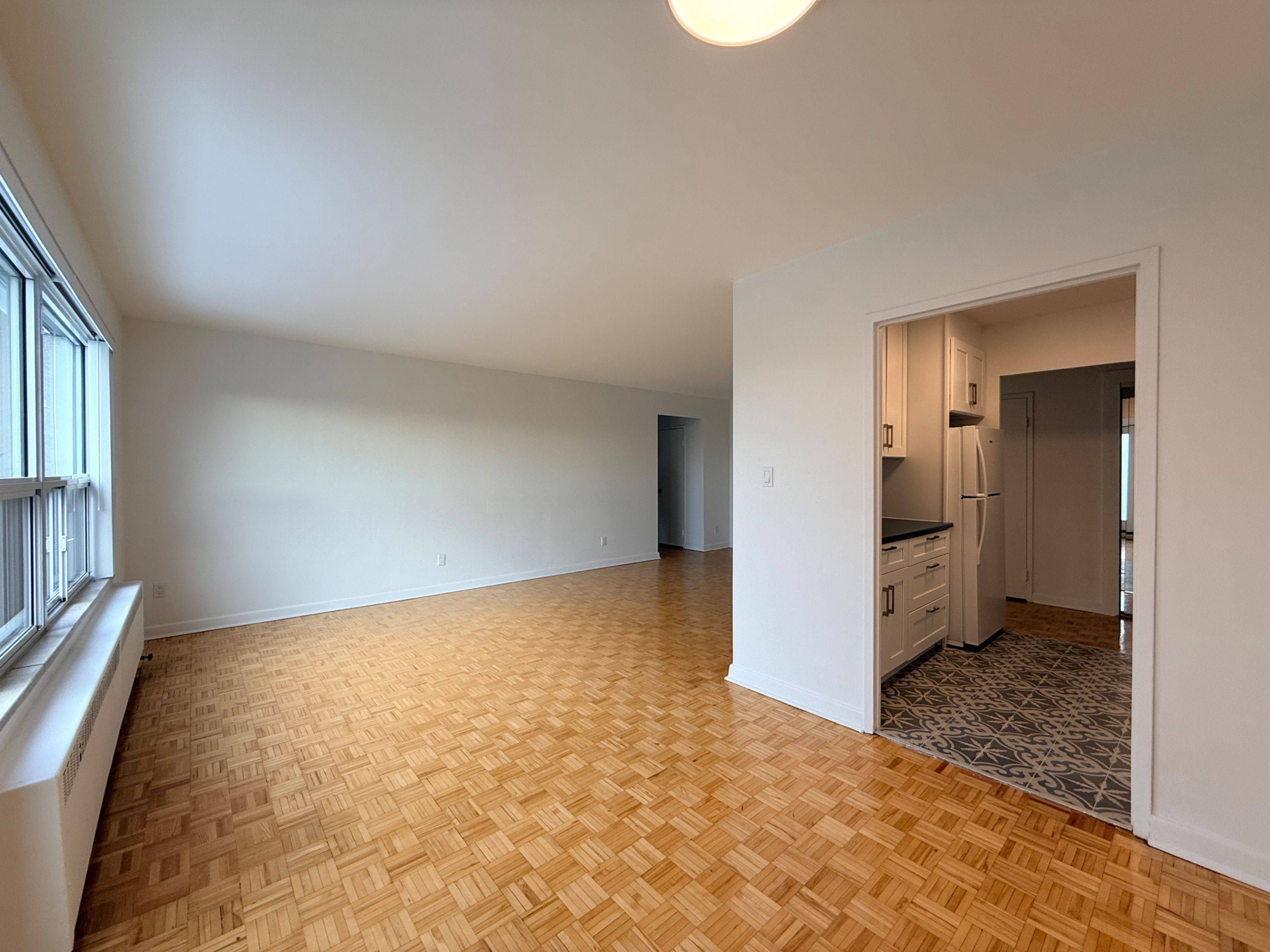 28 Upper Canada DR #405, Toronto C12, ON M2P 1R9