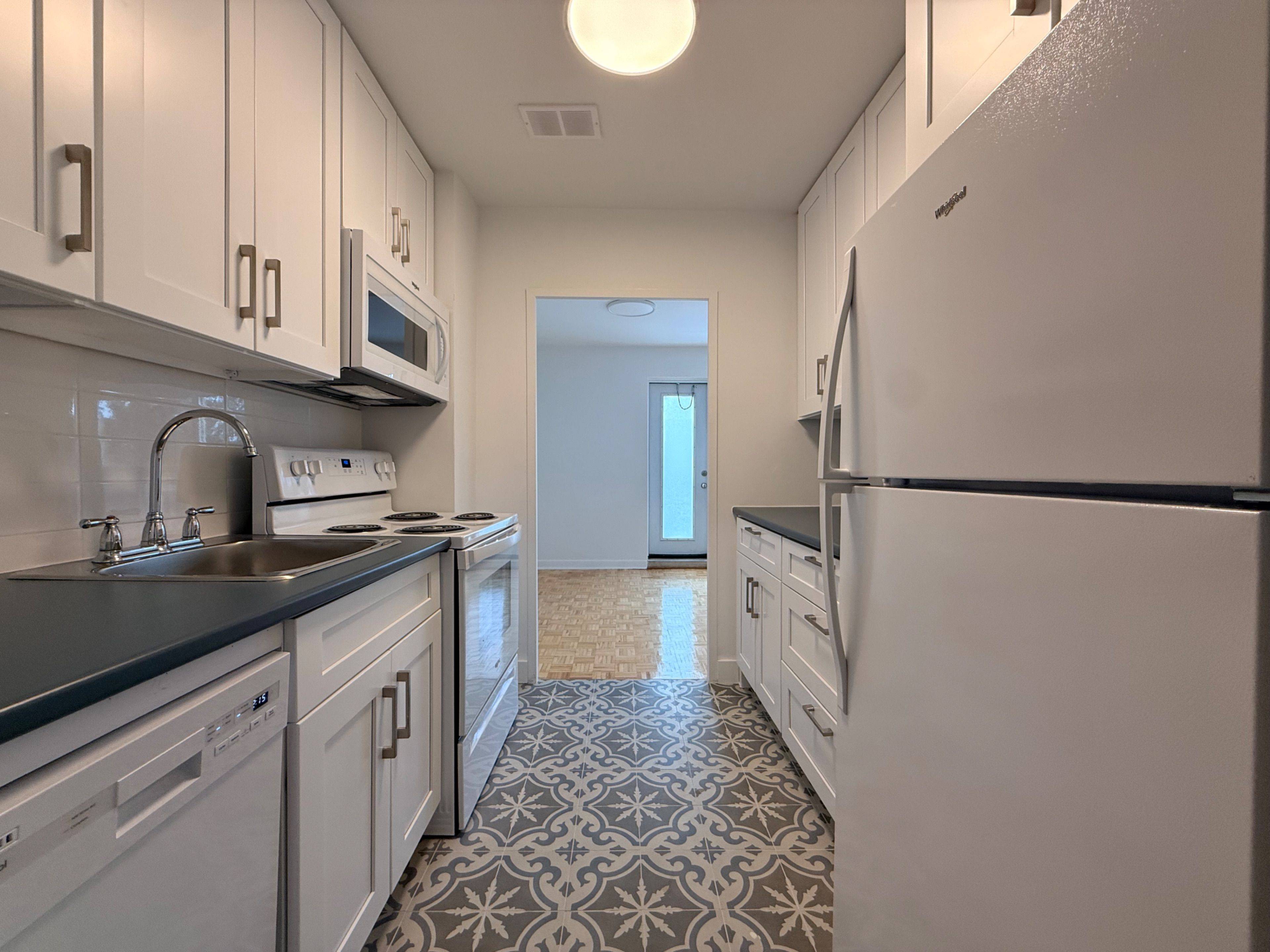 28 Upper Canada DR #405, Toronto C12, ON M2P 1R9