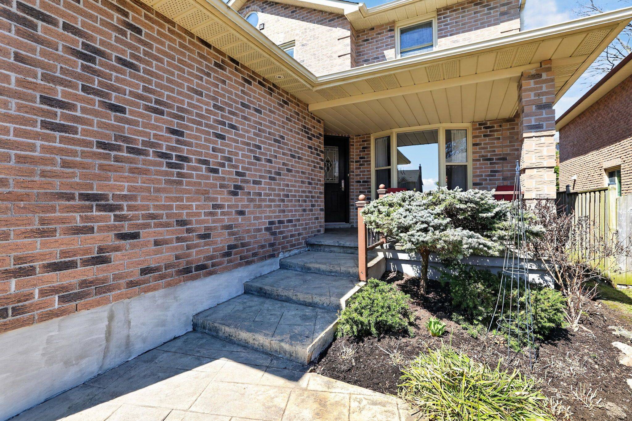 26 Mendys Forest N/A, Aurora, ON L4G 5A4