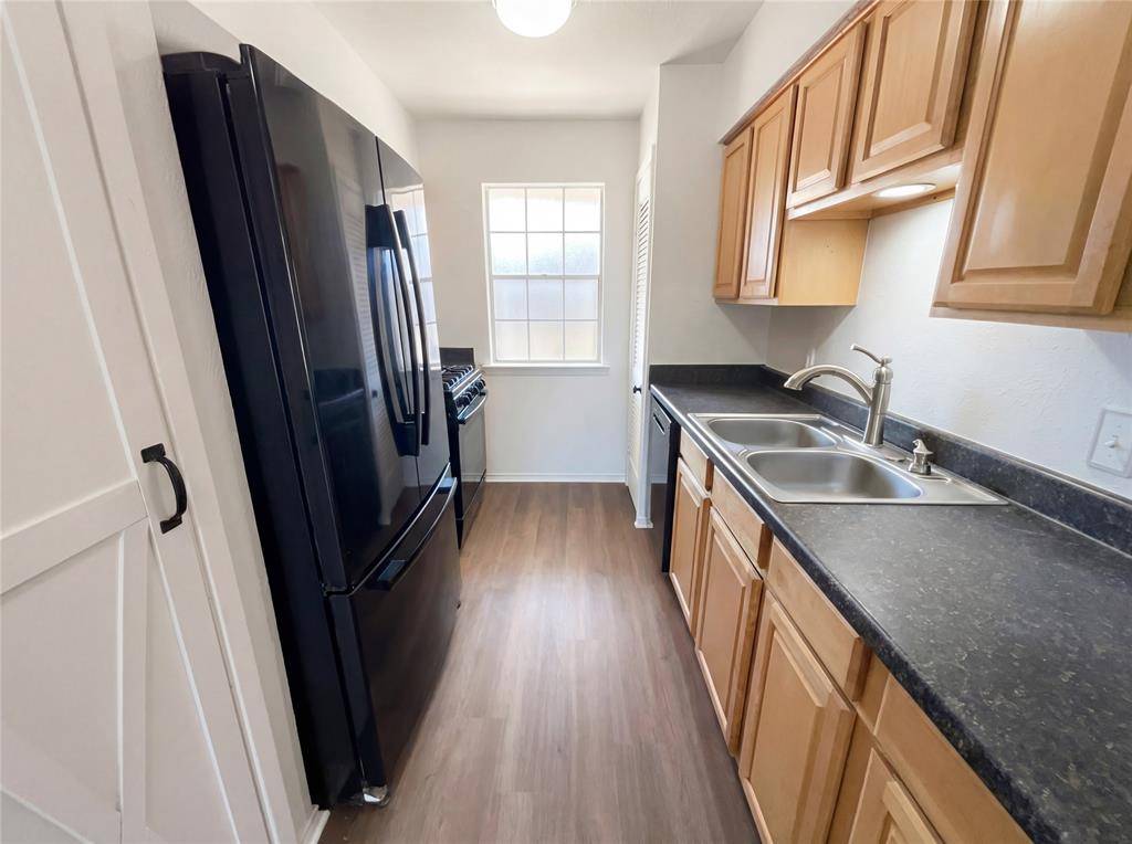 821 E Mission Street, Crowley, TX 76036