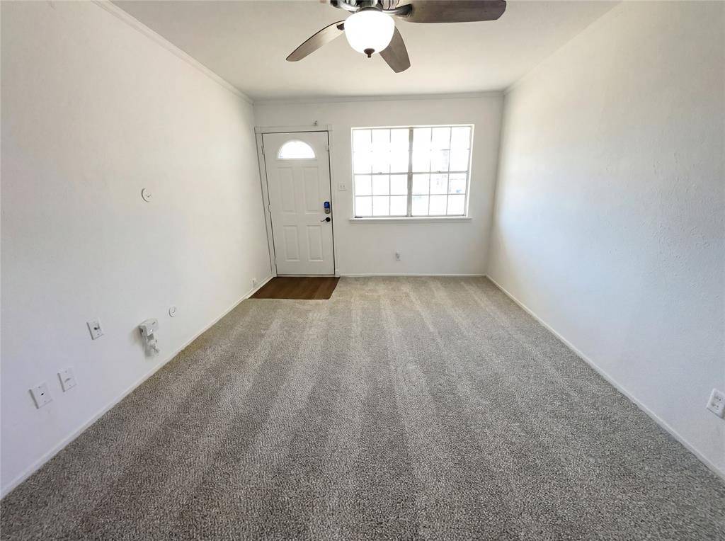 821 E Mission Street, Crowley, TX 76036