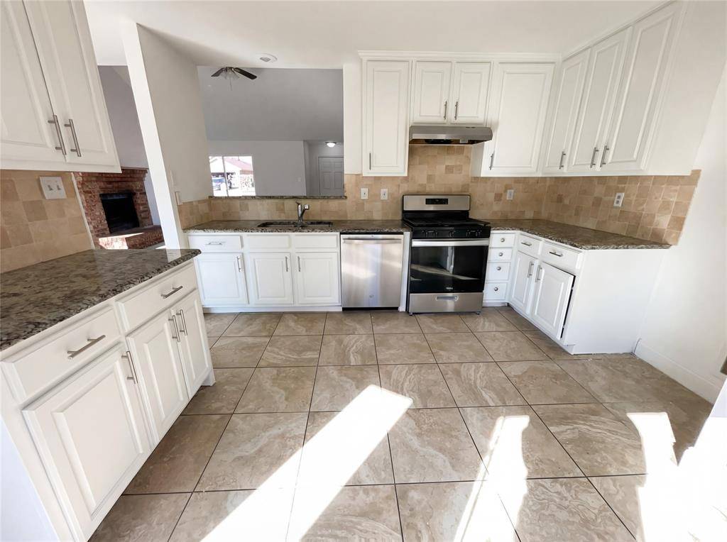 8321 Cloverglen Lane, Fort Worth, TX 76123