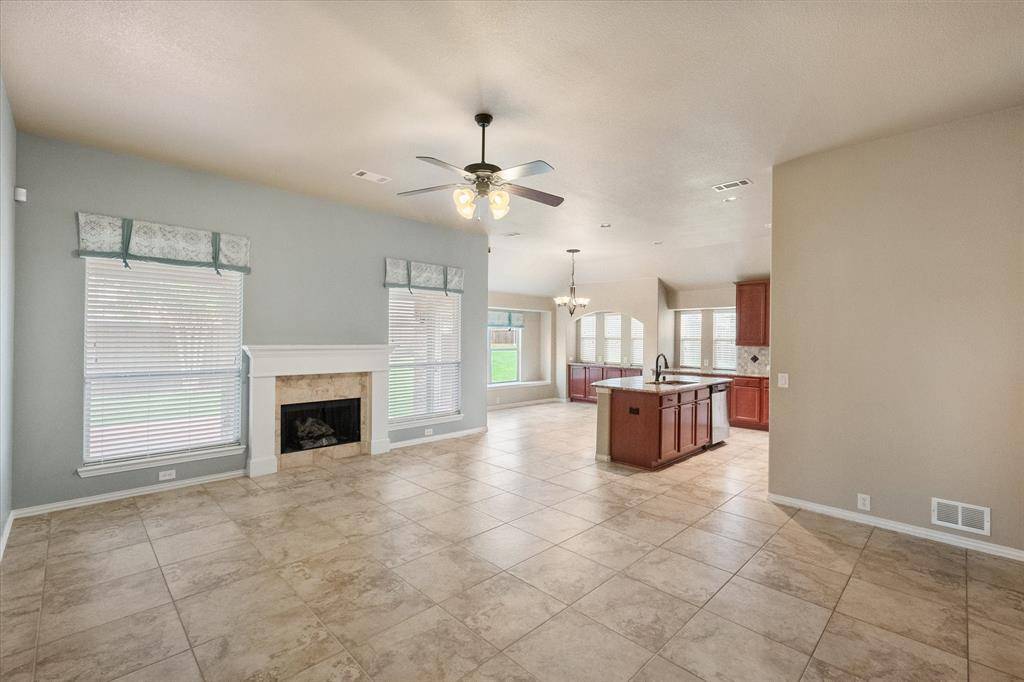 508 Highpoint Lane, Mansfield, TX 76063