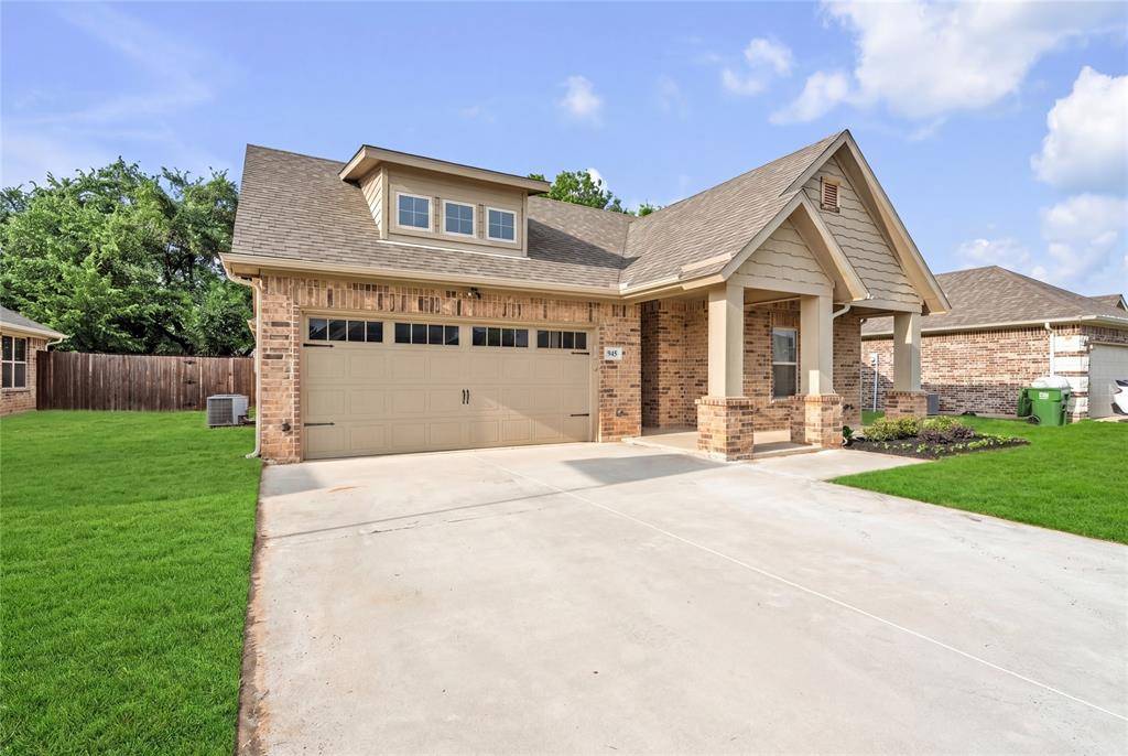 945 Sam Street, Springtown, TX 76082