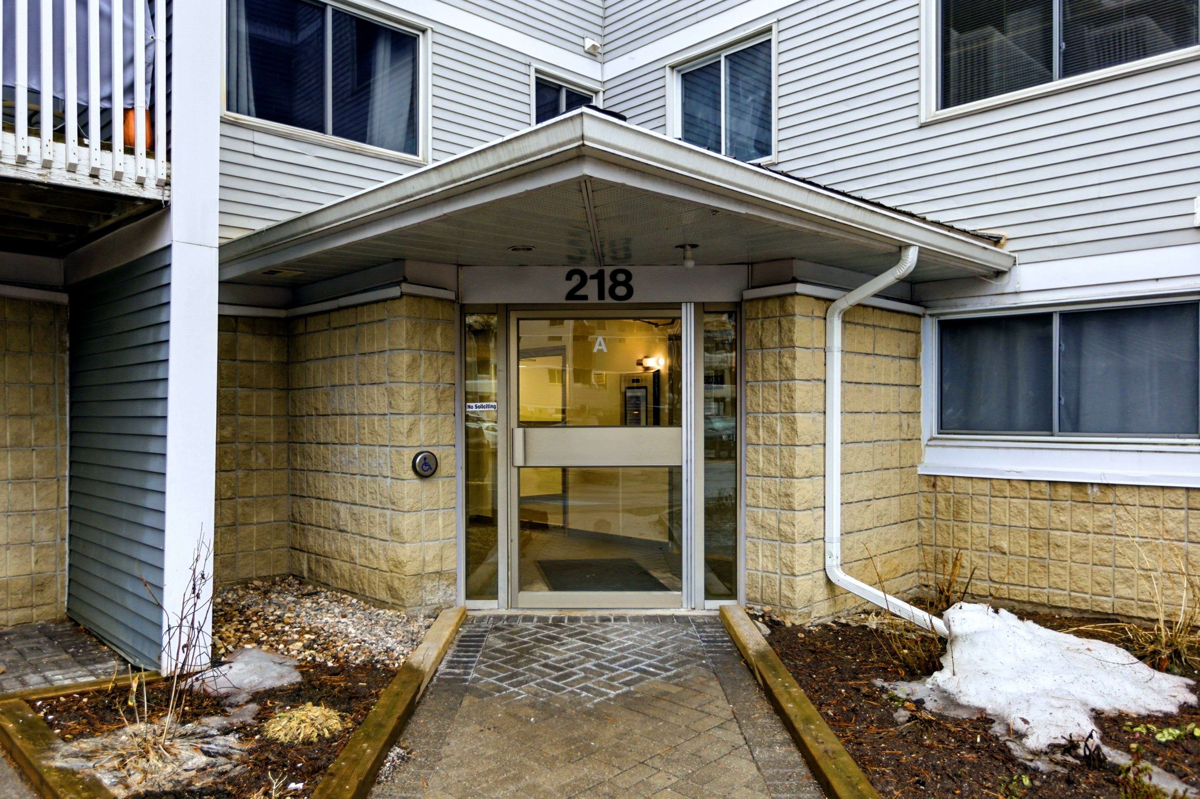 218 Viewmount DR #216, Cityview - Parkwoods Hills - Rideau Shore, ON K2E 7X5