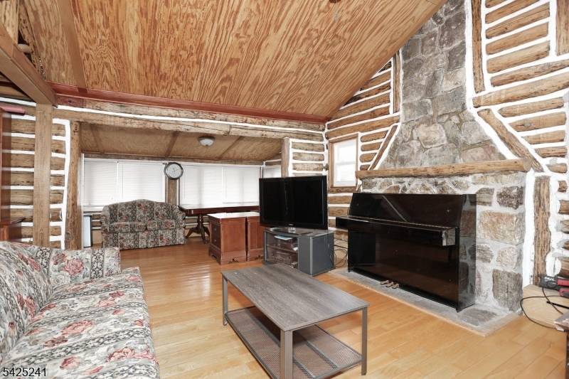 10 Echo Ln, West Milford Twp., NJ 07480