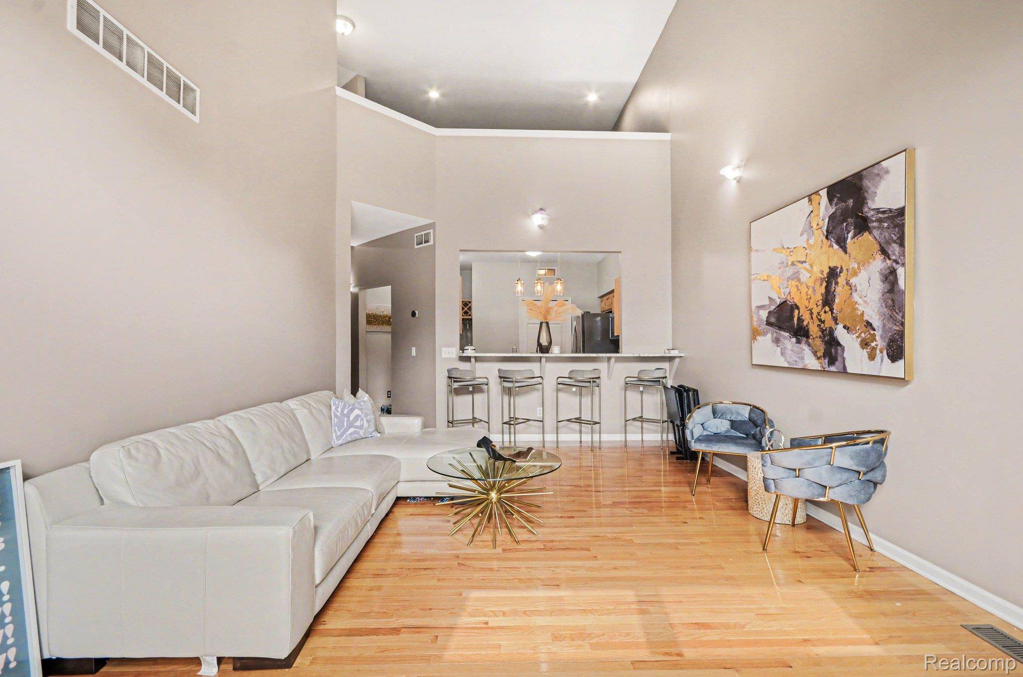 5519 Elmhurst DR, Trenton, MI 48183