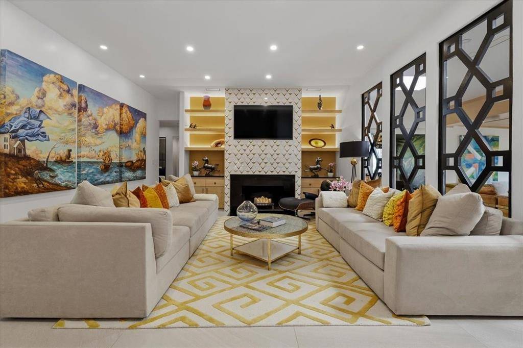 308 N Broadway Road, Azle, TX 76020