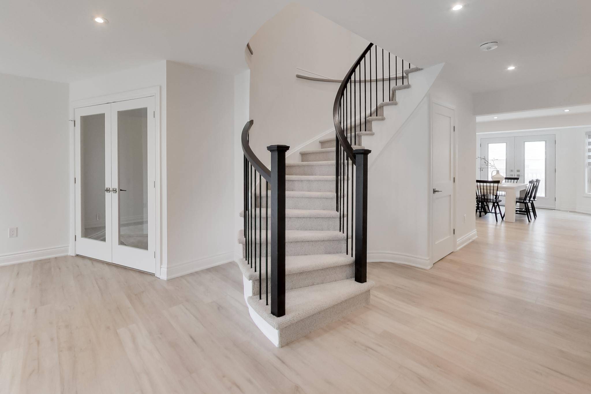 1124 Lansdown DR, Oakville, ON L6J 7N7