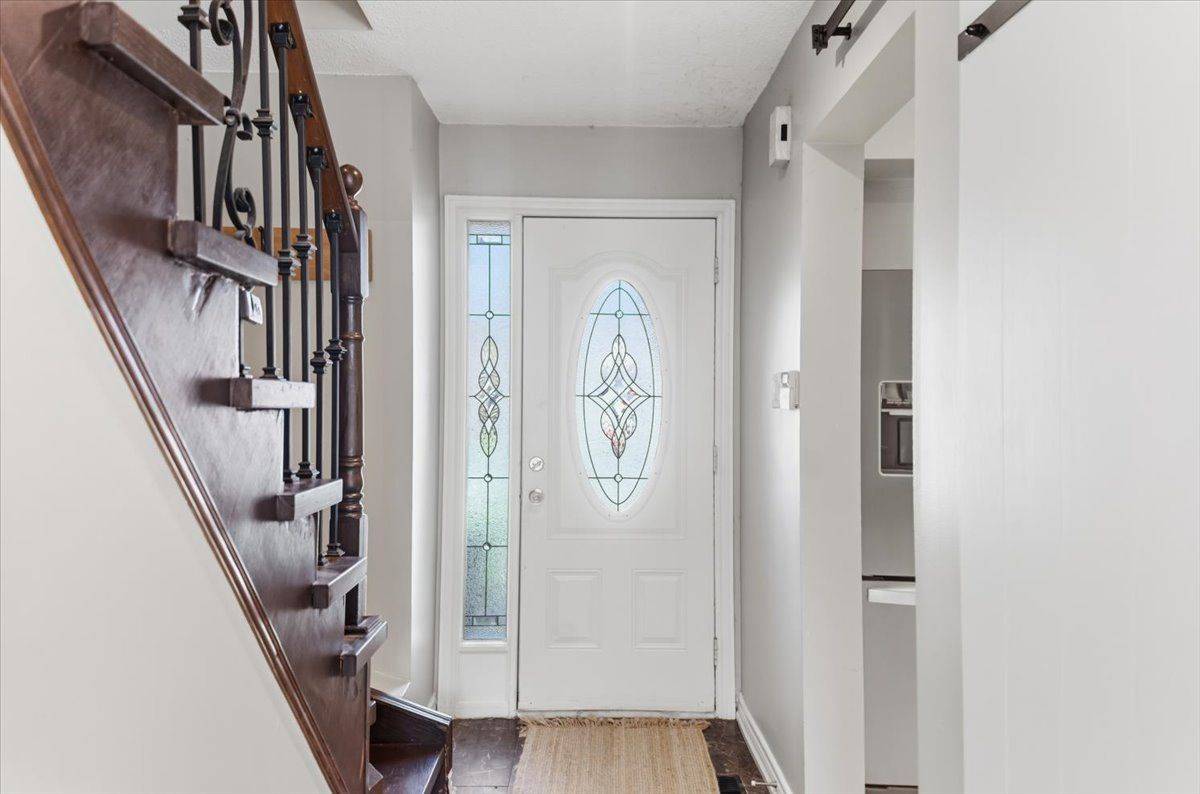 87 Thorp CRES, Ajax, ON L1T 3T4