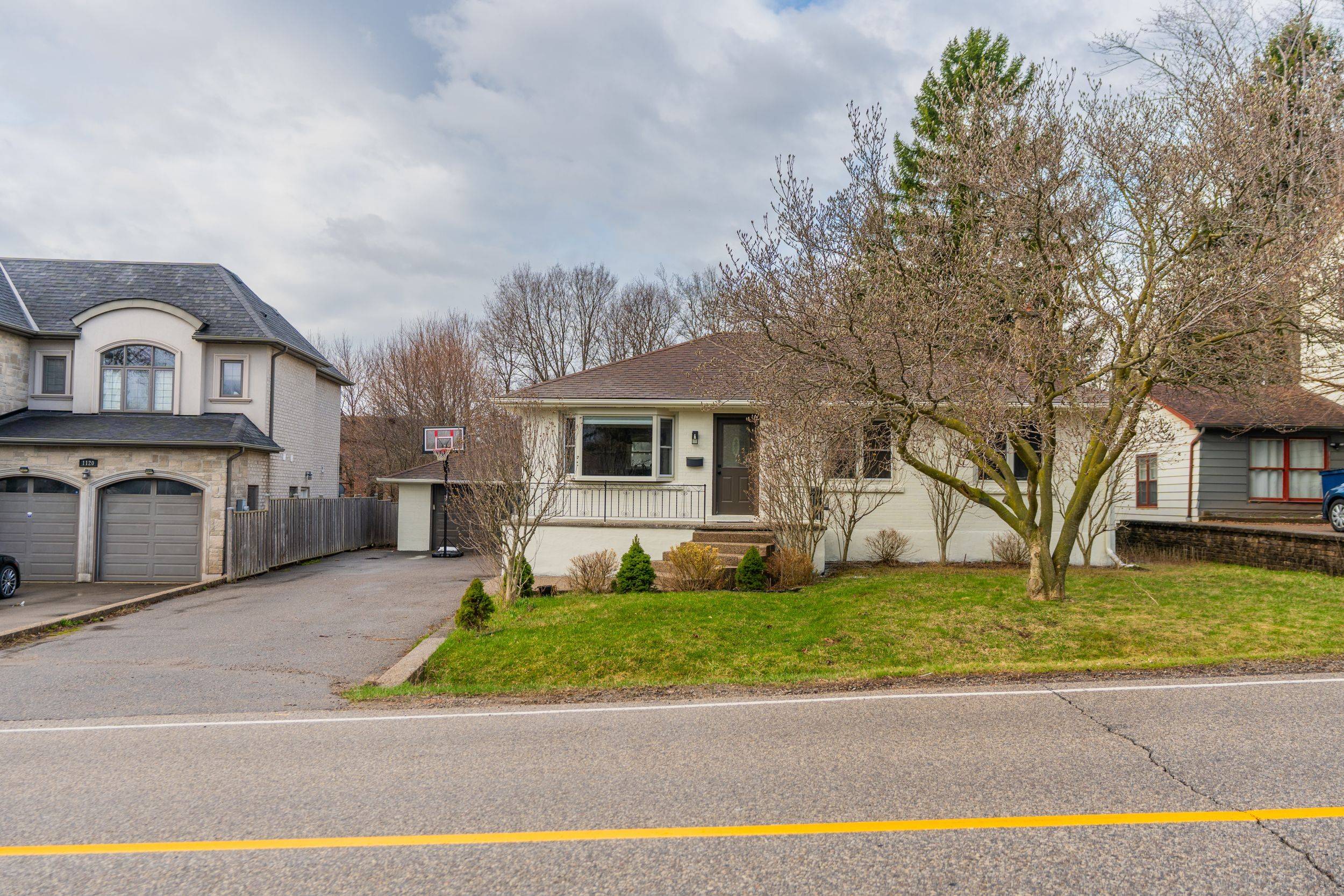 1124 Kent AVE, Oakville, ON L6H 1Z8