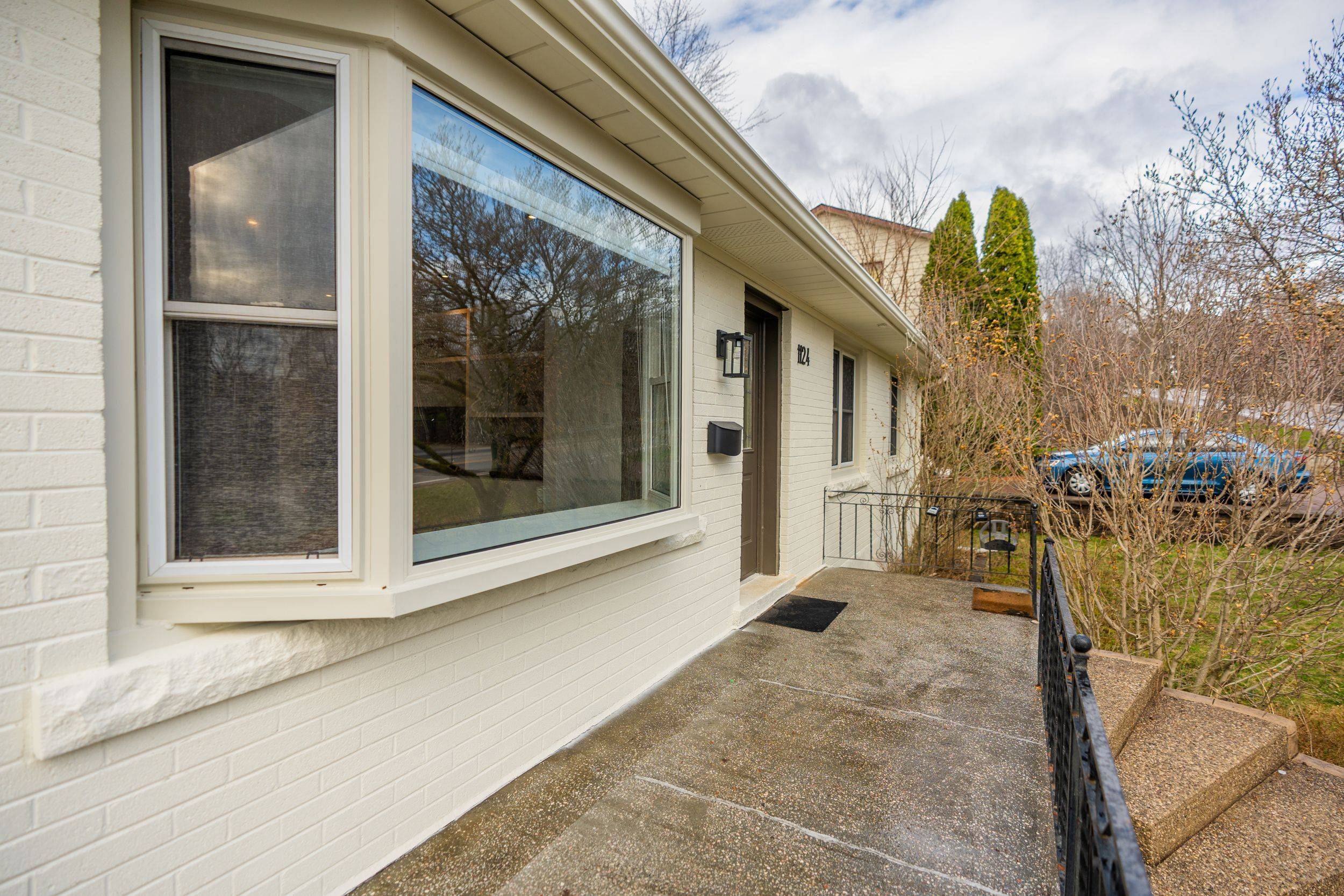 1124 Kent AVE, Oakville, ON L6H 1Z8