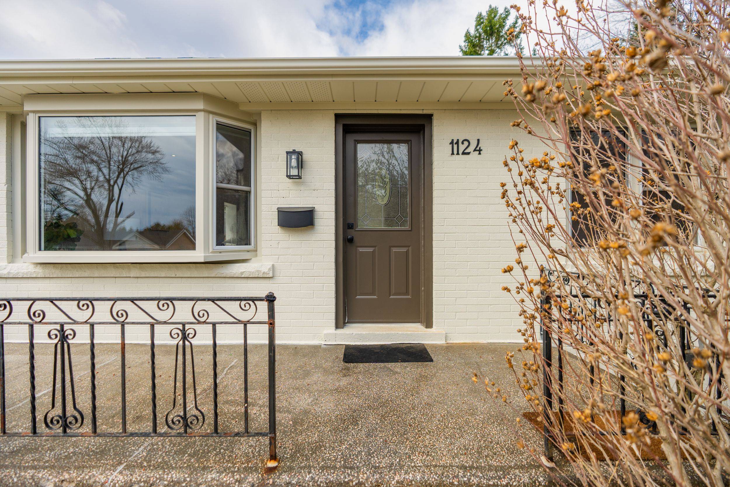 1124 Kent AVE, Oakville, ON L6H 1Z8