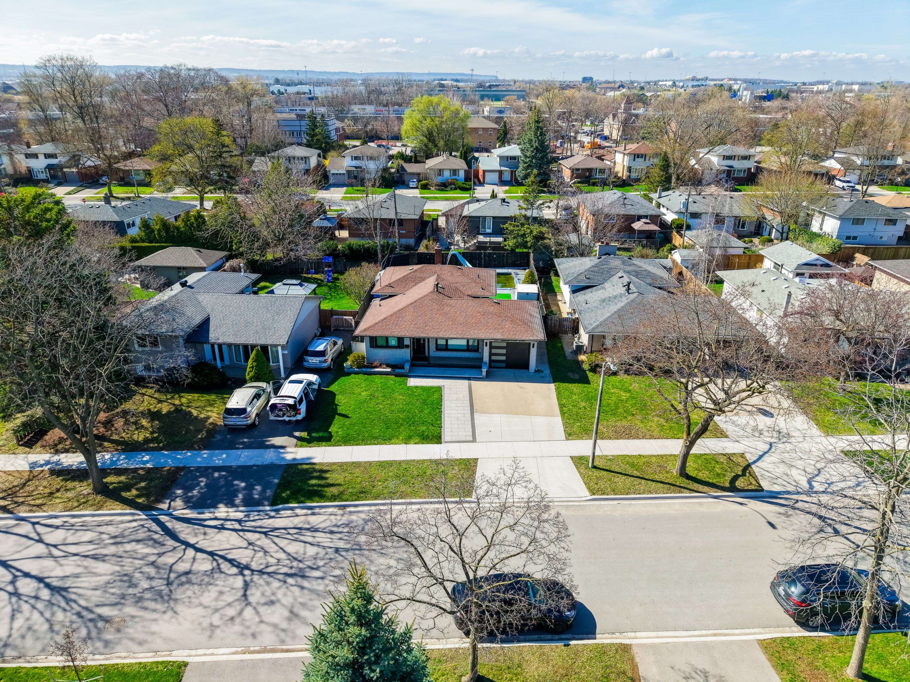 669 Geneva Park DR, Burlington, ON L7N 3C2