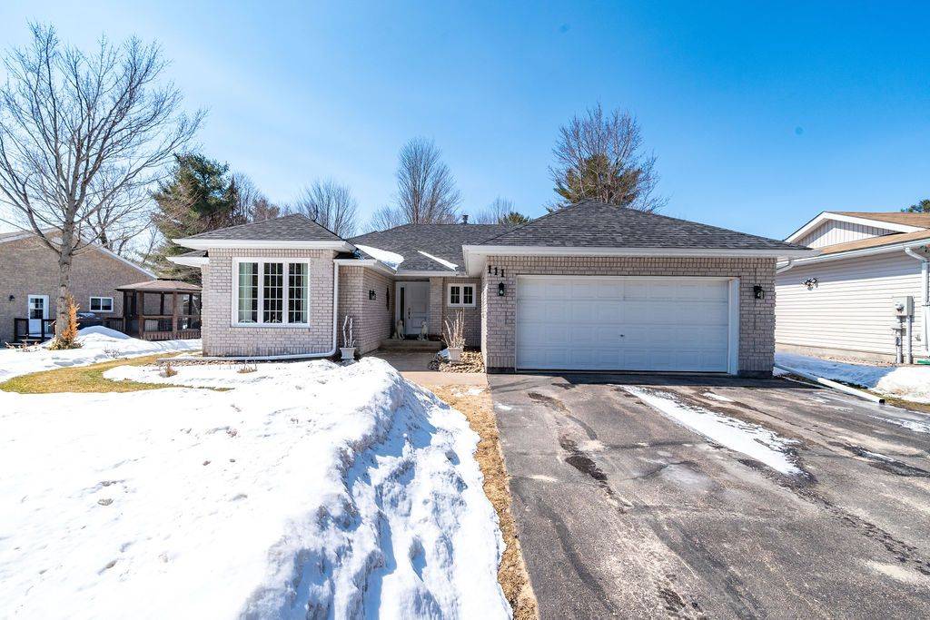 111 Thomas ST, Deep River, ON K0J 1P0