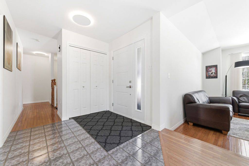 111 Thomas ST, Deep River, ON K0J 1P0