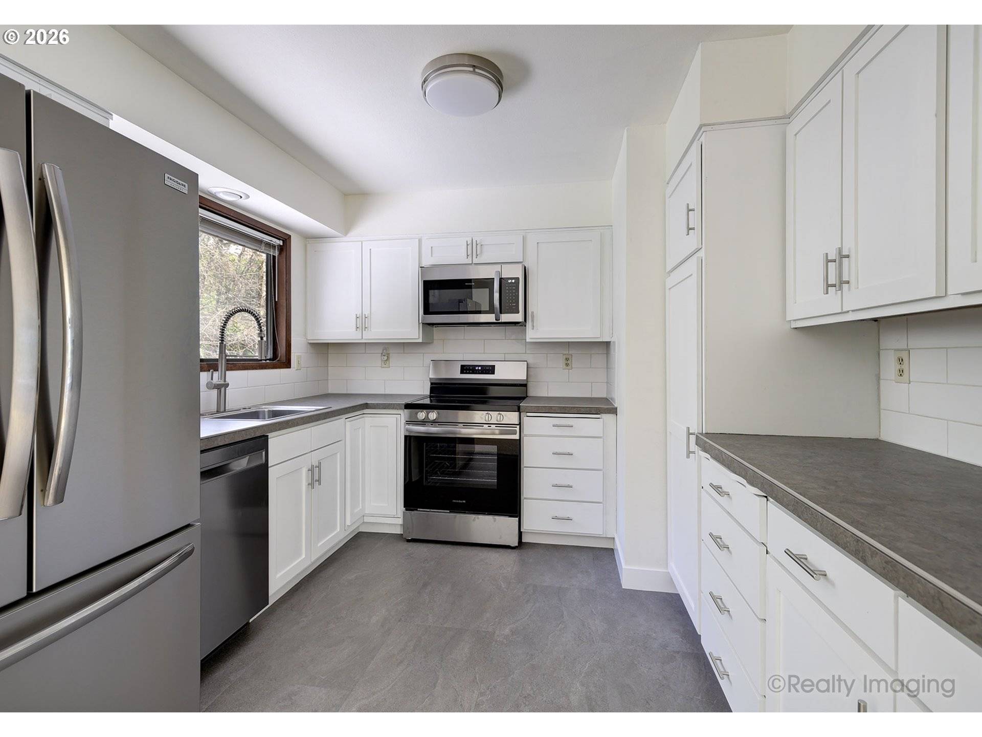 6902 SW 2ND AVE, Portland, OR 97219