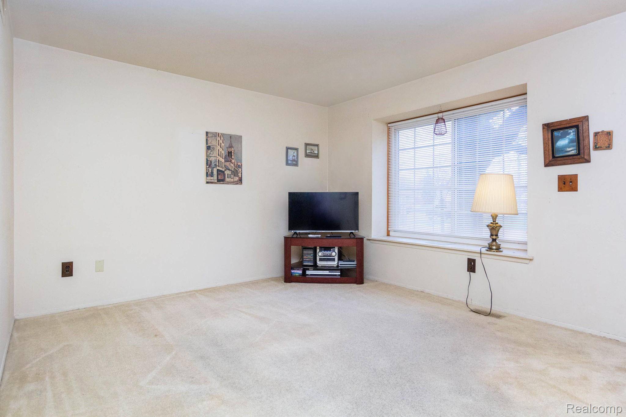 3026 Seaton Circuit N, Warren, MI 48091