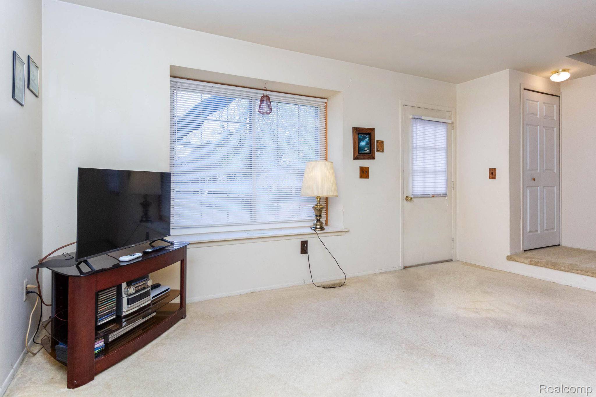 3026 Seaton Circuit N, Warren, MI 48091