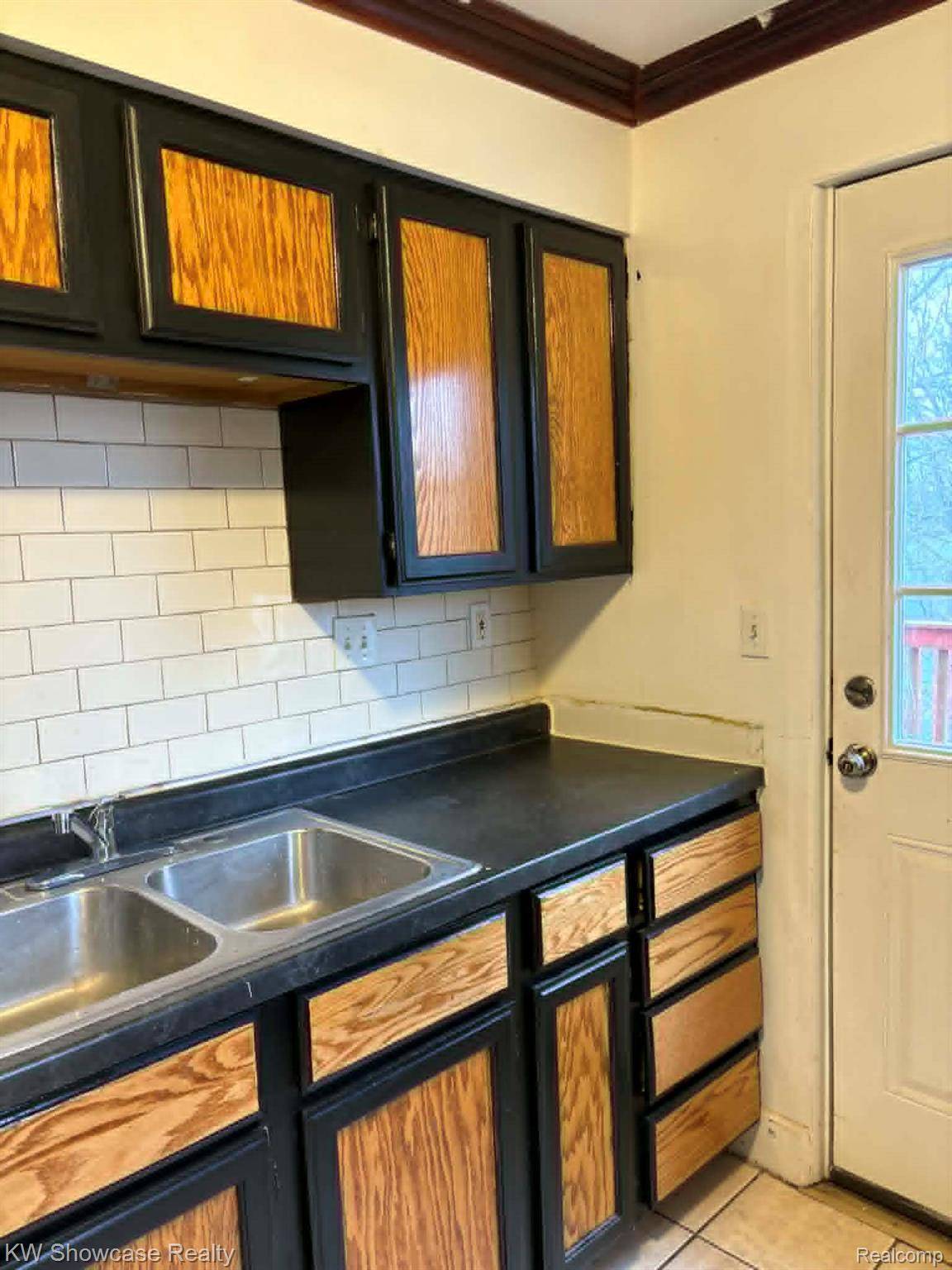 22 Augusta AVE, Pontiac, MI 48341