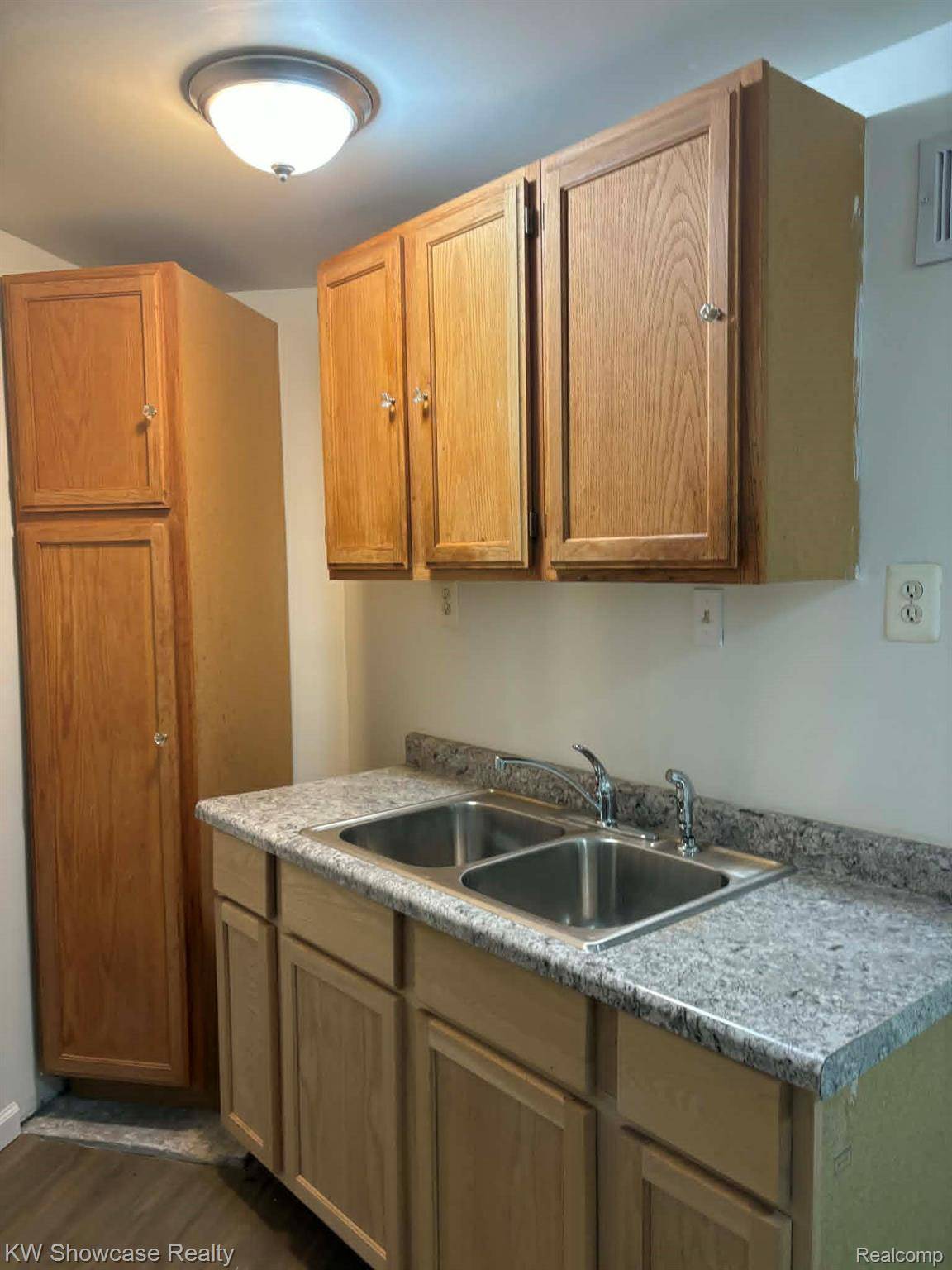 22 Augusta AVE, Pontiac, MI 48341