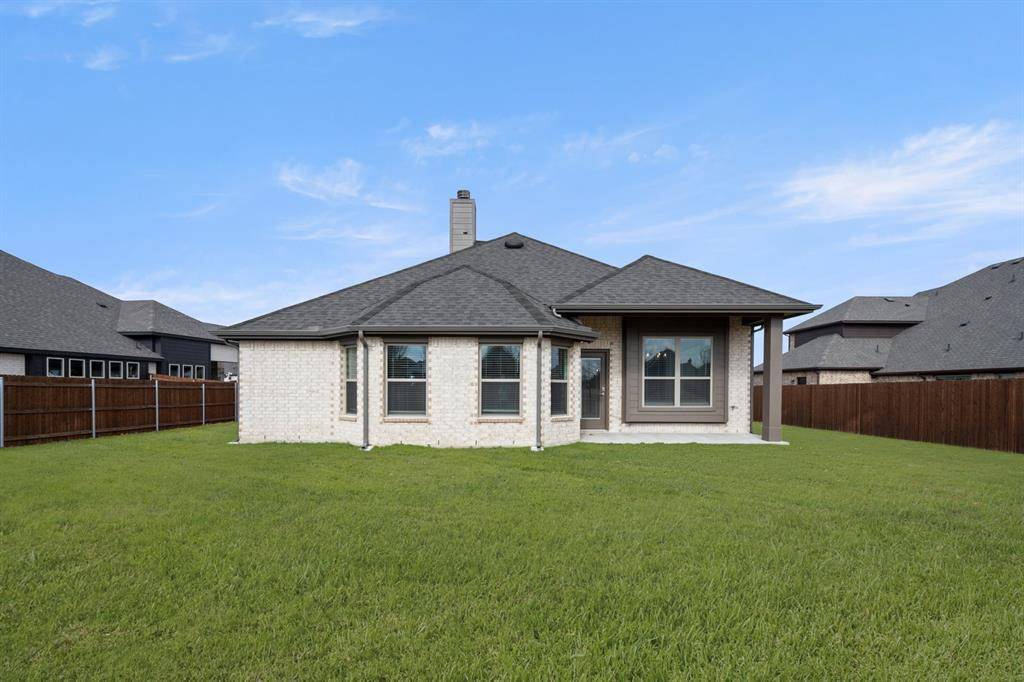 272 Sparkling Springs Drive, Waxahachie, TX 75165