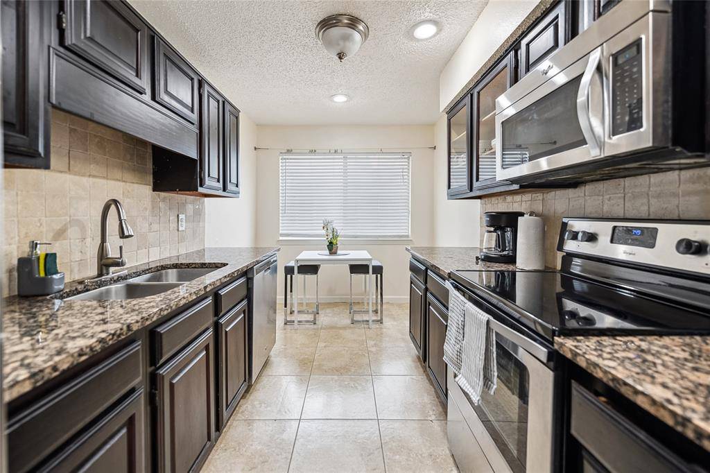 655 Cimarron Trail #655, Irving, TX 75063